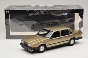 Volvo 740 GL Guld Minichamps 1:18 155171700 Metall — bild 6 av 6