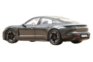 Porsche Taycan Turbo S Slate Grey Neo Norev 1:18 187654 Metall — bild 3 av 5