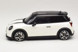 Mini Cooper S F66 Nanuq White Metallic Otto 1:18 OT1245 Resin — bild 3 av 6
