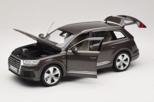 Audi Q7 4M Argus Brown Minichamps 1:18 5011407615 Metall — bild 2 av 8