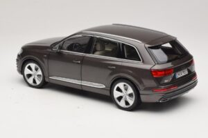 Audi Q7 4M Argus Brown Minichamps 1:18 5011407615 Metall — bild 7 av 8