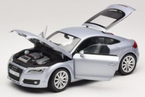 Audi TT 8N Silverblue Metallic Minichamps 1:18 100015020 Metall — bild 2 av 8