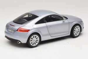 Audi TT 8N Silverblue Metallic Minichamps 1:18 100015020 Metall — bild 3 av 8