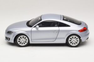 Audi TT 8N Silverblue Metallic Minichamps 1:18 100015020 Metall — bild 4 av 8