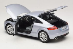 Audi TT 8N Silverblue Metallic Minichamps 1:18 100015020 Metall — bild 5 av 8
