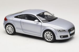Audi TT 8N Silverblue Metallic Minichamps 1:18 100015020 Metall — bild 6 av 8