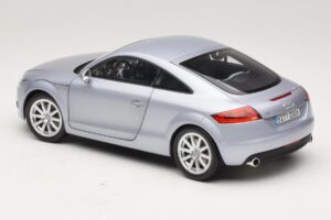 Audi TT 8N Silverblue Metallic Minichamps 1:18 100015020 Metall — bild 7 av 8