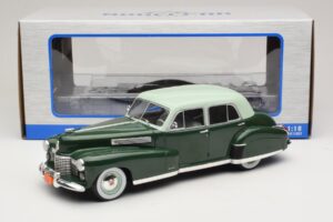 Cadillac Fleetwood Series 60 Special Grön MCG 1:18 MCG18657 Metall — bild 6 av 6