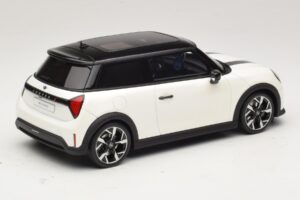 Mini Cooper S F66 Nanuq White Metallic Otto 1:18 OT1245 Resin — bild 2 av 6