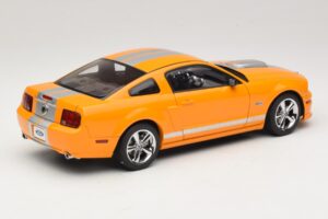 Ford Mustang GT S197 Grabber Orange Metallic AUTOart 1:18 73117-A1 Metall — bild 3 av 8
