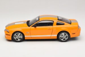 Ford Mustang GT S197 Grabber Orange Metallic AUTOart 1:18 73117-A1 Metall — bild 4 av 8
