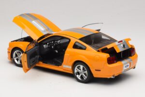Ford Mustang GT S197 Grabber Orange Metallic AUTOart 1:18 73117-A1 Metall — bild 5 av 8