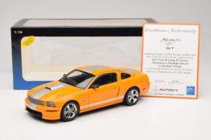 Ford Mustang GT S197 Grabber Orange Metallic AUTOart 1:18 73117-A1 Metall — bild 8 av 8