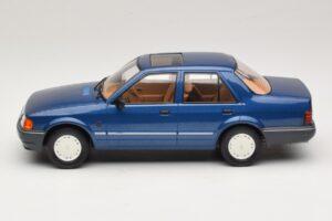 Ford Orion Mk2 1.6i Metallic Blue MCG 1:18 MCG18490 Metall — bild 3 av 6