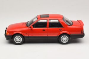 Ford Orion Mk2 1600E Röd MCG 1:18 MCG18488 Metall — bild 3 av 6