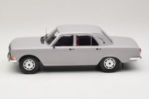 GAZ Volga GAZ-24-10 Grå MCG 1:18 MCG18016 Metall — bild 3 av 6