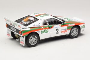 Lancia 037 #2 A. Bettega / M. Perissinot Rally San Marino 1984 Kyosho 1:18 08306F Metall — bild 3 av 8
