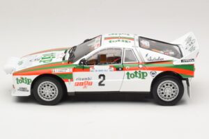 Lancia 037 #2 A. Bettega / M. Perissinot Rally San Marino 1984 Kyosho 1:18 08306F Metall — bild 4 av 8