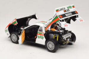 Lancia 037 #2 A. Bettega / M. Perissinot Rally San Marino 1984 Kyosho 1:18 08306F Metall — bild 5 av 8