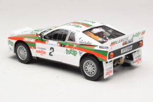 Lancia 037 #2 A. Bettega / M. Perissinot Rally San Marino 1984 Kyosho 1:18 08306F Metall — bild 7 av 8
