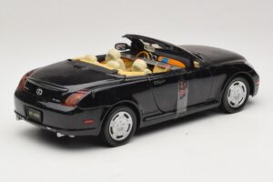 Lexus SC430 Cabriolet Svart Motormax 1:18 73119 Metall — bild 2 av 6