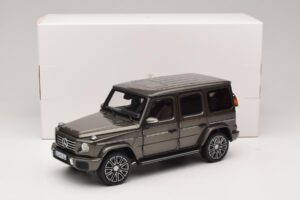 Mercedes G-Class W465 Indium Grey Norev 1:18 183036 Metall — bild 6 av 6