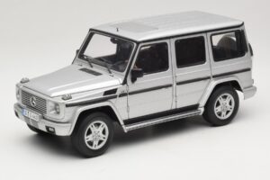 Mercedes G500 W463 LWB Återförsäljarutgåva Silver AUTOart 1:18 B66962142 Metall
