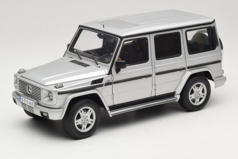 Mercedes G500 W463 LWB Återförsäljarutgåva Silver AUTOart 1:18 B66962142 Metall