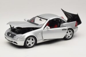 Mercedes SLK230 R170 AMG Roadster Silver UT Models 1:18 26152 Metall — bild 2 av 8