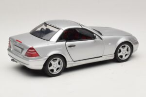 Mercedes SLK230 R170 AMG Roadster Silver UT Models 1:18 26152 Metall — bild 3 av 8