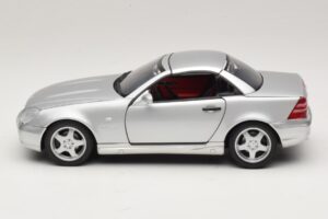 Mercedes SLK230 R170 AMG Roadster Silver UT Models 1:18 26152 Metall — bild 4 av 8
