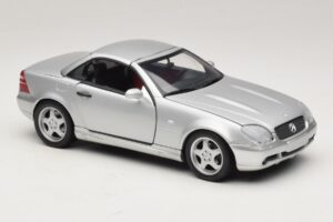 Mercedes SLK230 R170 AMG Roadster Silver UT Models 1:18 26152 Metall — bild 6 av 8