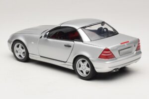 Mercedes SLK230 R170 AMG Roadster Silver UT Models 1:18 26152 Metall — bild 7 av 8