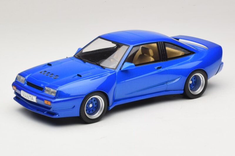 Opel Manta B Blå Metallic MCG 1:18 MCG18258 Metall