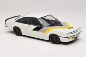 Opel Manta B GT/E Vit Svarta Specialfälgar Revell 1:18 08422 Metall — bild 6 av 8
