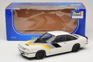Opel Manta B GT/E Vit Svarta Specialfälgar Revell 1:18 08422 Metall — bild 8 av 8