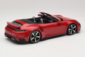 Porsche 911 992 Turbo S Cabriolet Mörkröd Minichamps 1:18 PORSCHE007 Metall — bild 2 av 6