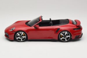 Porsche 911 992 Turbo S Cabriolet Mörkröd Minichamps 1:18 PORSCHE007 Metall — bild 3 av 6
