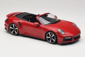 Porsche 911 992 Turbo S Cabriolet Mörkröd Minichamps 1:18 PORSCHE007 Metall — bild 4 av 6
