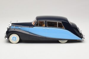 Rolls-Royce Silver Wraith Empress by Hooper Svart & Mörkblå MCG 1:18 MCG18051 Metall — bild 3 av 6