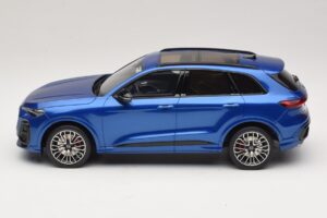 Audi SQ5 FY TFSI Ultra Blå Otto 1:18 OT1281 Resin — bild 3 av 6