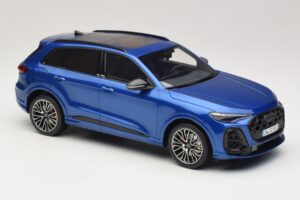 Audi SQ5 FY TFSI Ultra Blå Otto 1:18 OT1281 Resin — bild 4 av 6
