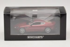 Aston Martin DB9 Röd Metallic Minichamps 1:43 400137340 Metall — bild 4 av 4