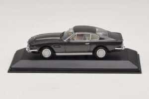 Aston Martin DBS On Her Majesty's Secret Service Ersättningslåda Minichamps 1:43 436137600-R1 Metall