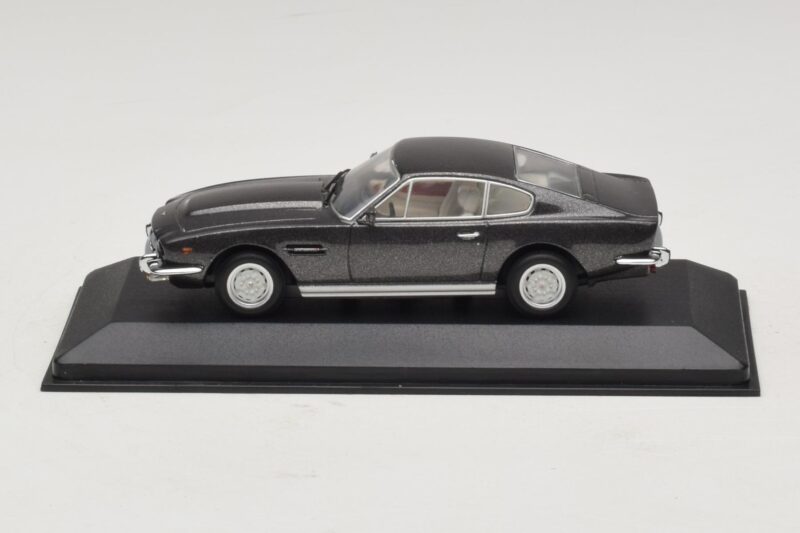 Aston Martin DBS On Her Majesty's Secret Service Ersättningslåda Minichamps 1:43 436137600-R1 Metall