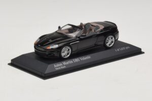 Aston Martin DBS Volante Svart Metallic Minichamps 1:43 400137930 Metall — bild 2 av 4