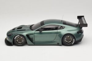 Aston Martin V12 Vantage GT3 Grön AUTOart 1:18 81306 Metall — bild 3 av 6