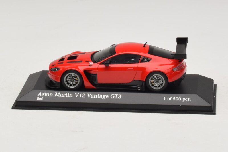 Aston Martin V12 Vantage GT3 Röd Minichamps 1:43 Aston Martin V12 Vantage GT3 Röd Minichamps 1:43 4371121392 Metall
