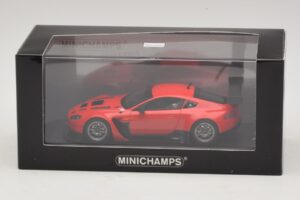 Aston Martin V12 Vantage GT3 Röd Minichamps 1:43 4371121392 Metall — bild 4 av 4