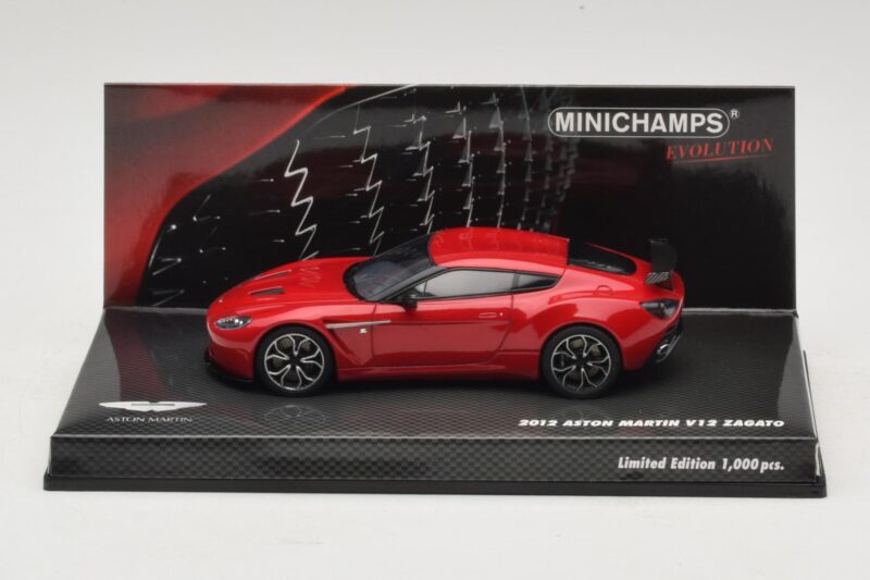Aston Martin V12 Zagato Röd Minichamps 1:43 Aston Martin V12 Zagato Röd Minichamps 1:43 437137220 Metall